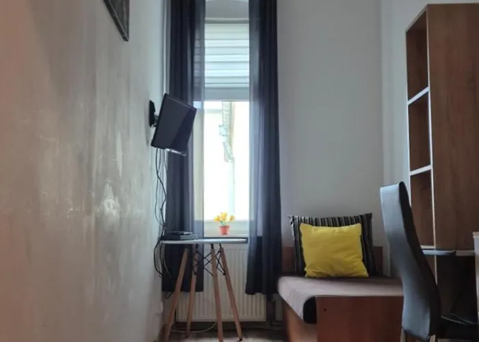 Hostel Tulip - Pokoj Nr 8 Ze Wspolna Lazienka I Kuchnia